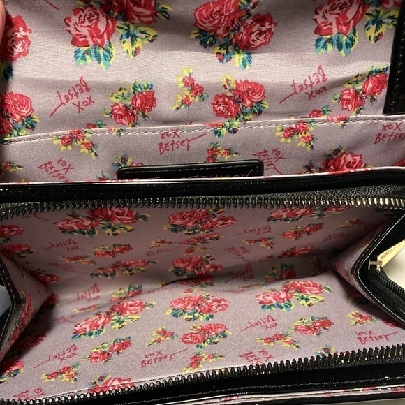 Betsey Johnson Shiny Black Shoulder Bag Heart Design - Picture 8 of 11